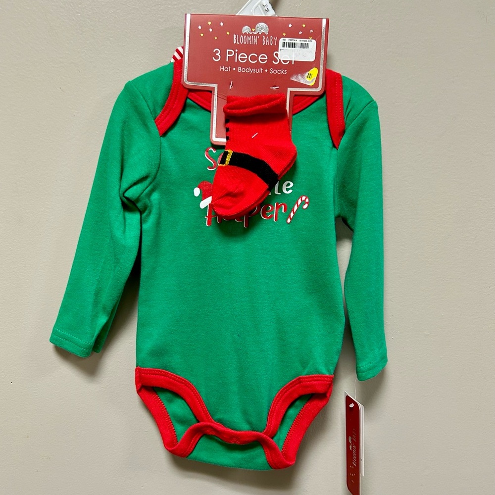 Bloomin Baby Santa’s Little Helper Sz 3-6-9 Months Outfit Hat Onesie & Socks NWT